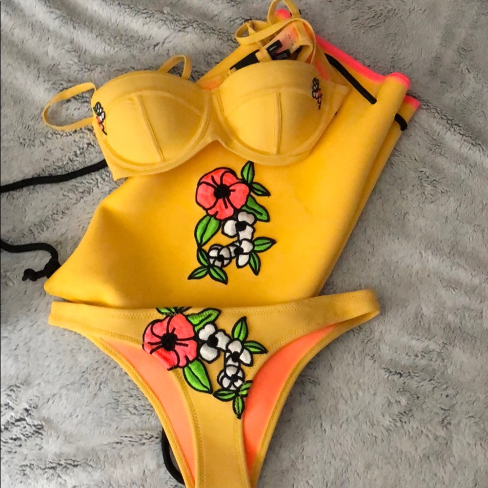 Triangl bathing suit